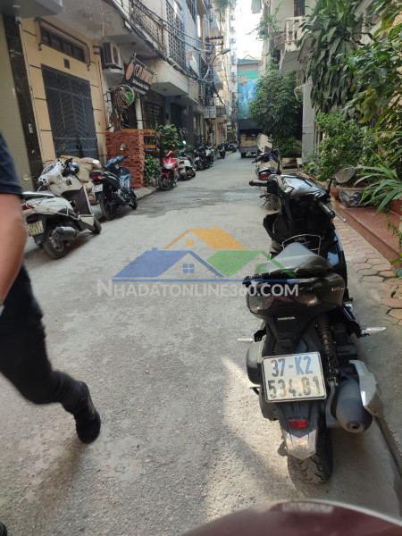 Nhanh!bán nhà dân xây doãn kế thiện, phạm văn đồng,oto qua nhà,dt:37mx5t,mt:5m,9ty