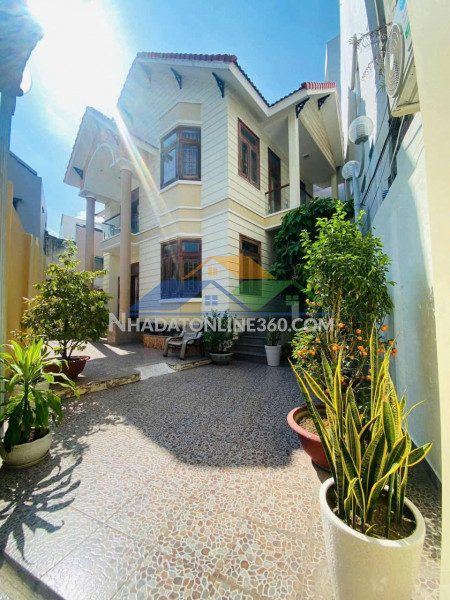 Nhà 2 tầng ngay trung tâm nha trang chỉ đi ra biển 500m gần chợ đầm dt rộng 235m làm nhà vườn trong phó thì quá tuyệt