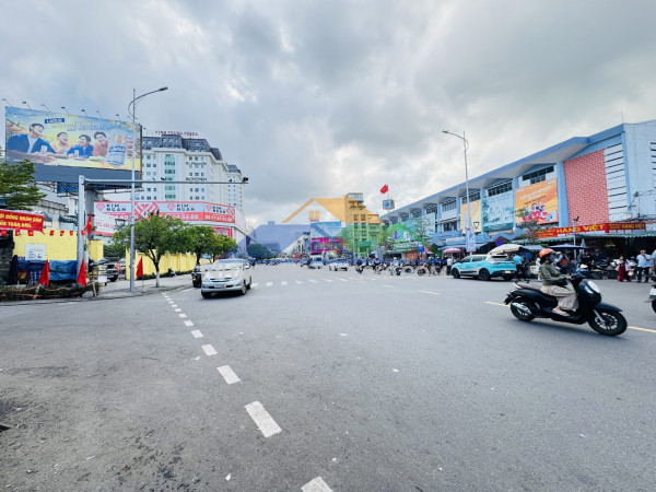 Bán nhà 3 tầng mặt tiền hùng vương hải châu đà nẵng, dt 34.6m2, vị trí kinh doanh giá 10 tỷ