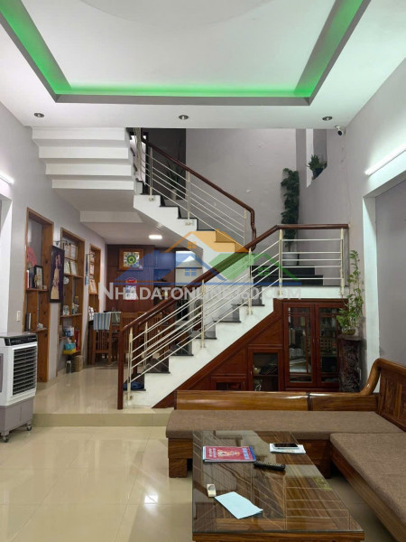 Bán nhà 2 tầng đường lê thiệt  đà nẵng, dt 72m2, đường 5.5m lề 3m, giá 6.25 tỷ