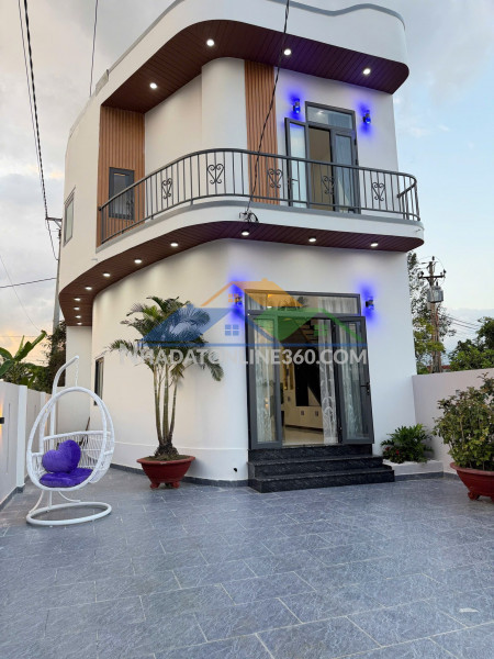 Bán căn nhà mặt đường cây duối xã diên an sân để được 2 -3 ô tô. giá 2ty690