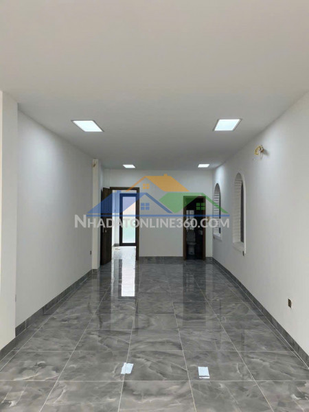 Nhà đẹp chính chủ - giá tốt - vị trí đắc địa tại mặt phố văn chương