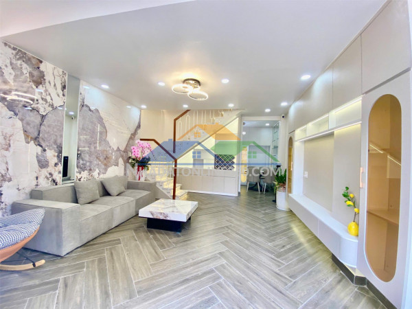 Nhà vừa ở vừa kinh doanh, hơn 5 tỷ, cạnh phú mỹ hưng, 2 tầng