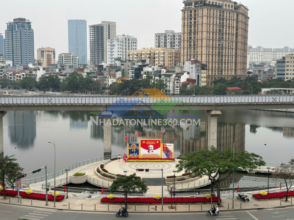 Cho thuê nhà: mặt tiền trung tâm quận đống đa đối diện hồ hoàng cầu.