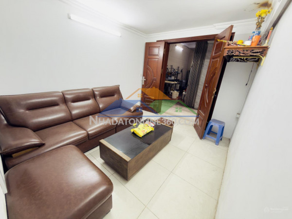 Bán nhà tập thể ngô thì nhậm hbt cũ 82m2 2 ngủ 1wc chỉ nhỉnh 4,5x tỷ ô tô