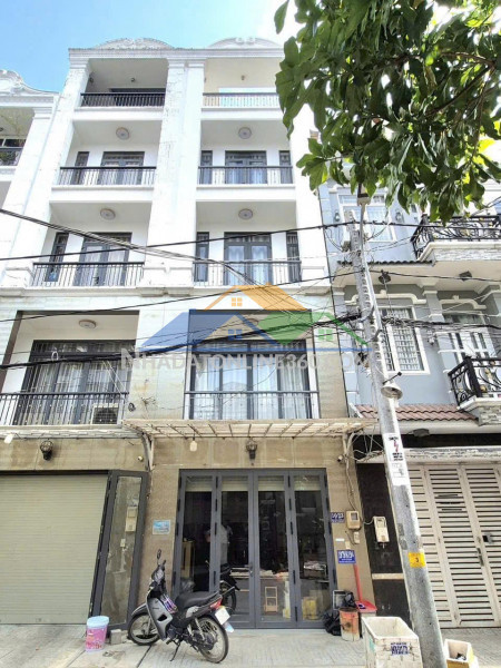 Nhà 4 tầng, xe hơi ngủ trong nhà, vừa ở vừa kinh doanh, cạnh phú mỹ hưng, hơn 8 tỷ