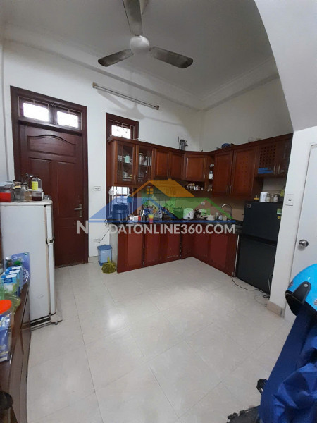 Cần cho thuê nhà 48m2 x 2 tầng có 3 phòng ngủ, 1wc, đầy đủ tiện nghi đường hoàng hoa thám, quận ba đình