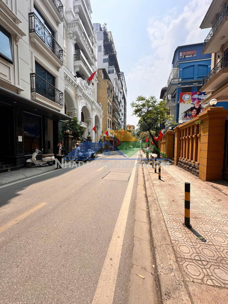 Bán nhà mp phố linh lang ba đình 103m2 10 tầng thang máy mt 11m doanh thu 2.4 tỷ năm, giá 67.8 tỷ 0878168006