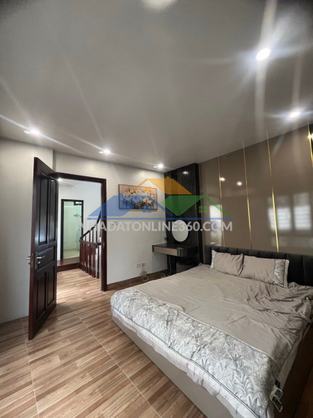 Mặt phố đồng cổ tây hồ 31m x6 tầng 15,5 tỷ kinh doanh,ô tô tránh đỗ,gần hồ