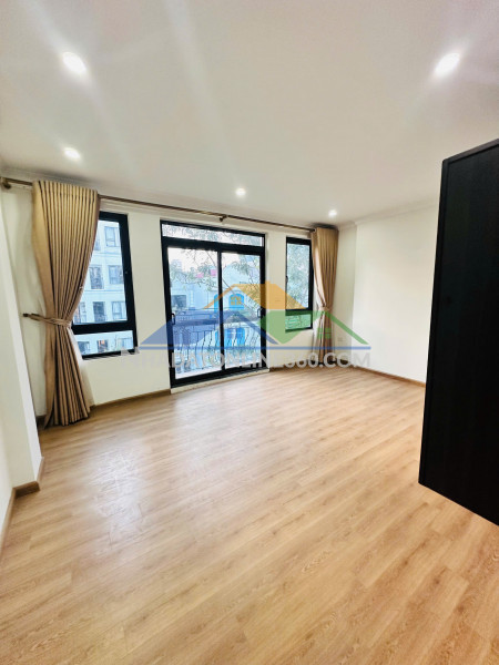 Chủ ngợp bank!gấp!phân lô cầu diễn vỉa hè,oto tránh,thang máy,dt:50mx5t,mt:4m,11.9ty