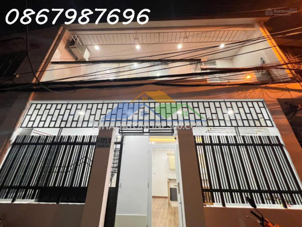 Nhà 1 trệt 1 lầu hẻm 3m cách chợ phương sài 50m .