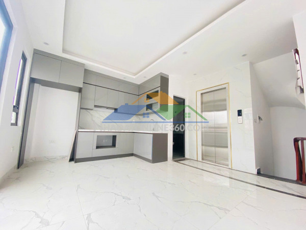 Nhà mới 6 tảng thang máy, thiết kế hiện đại, trung tâm quận đống đa, ô ô đỗ cổng, cách nhà 10m