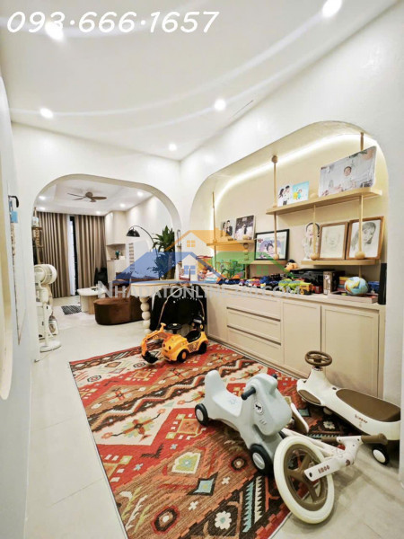 Bán bđs 30m 4t ở ngay sân cổng riêng , có thể tl mạnh tại minh khai ,thông tin thật