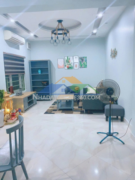 Hàng hiếm! bán nhà hàng chuối, 40m2, mặt tiền 4.5m, nhỉnh 14 tỷ, ngõ rộng thoáng