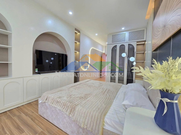 Hàng hiếm trong kv nguyễn văn cừ 95m,7 tầng thang máy, gara ô tô,kd,ngõ thông.nhỉnh 30 tỷ