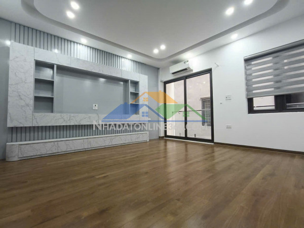 Siêu phẩm ngọc lâm,dt 90m,mt 6m,2 thoáng trước sau,ô tô cạnh nhà,kd dòng tiền.hơn 17 tỷ