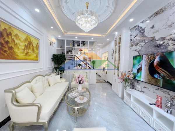 Nhà kim giang, 62mx4 tầng,oto đỗ cửa,giá 10,8 tỷ,sổ đỏ,cực đẹp