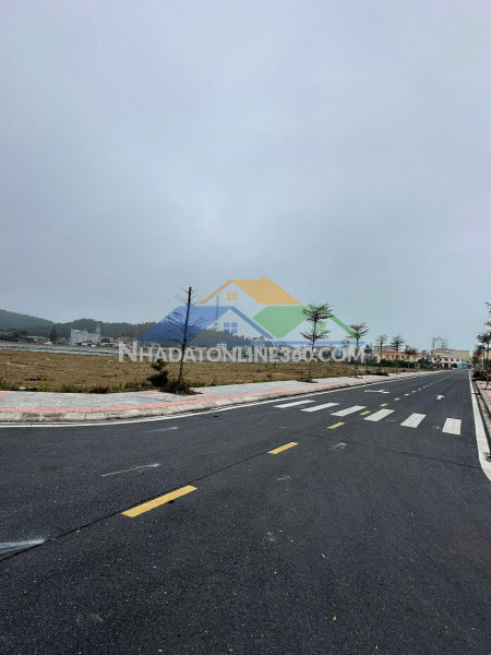 Chính chủ chào bán lô đất full đất ở, mặt tiền 10m trung tâm đặc khu cô tô.