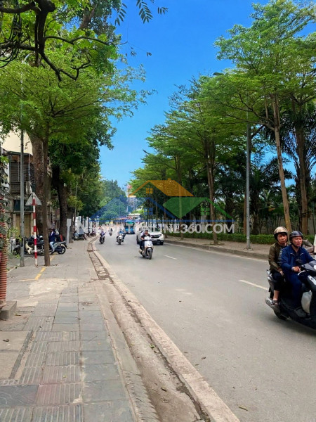 Mặt đường bưởi ba đình dt 25m x7 tầng thang máy 14,3 tỷ vỉa hè,kinh doanh