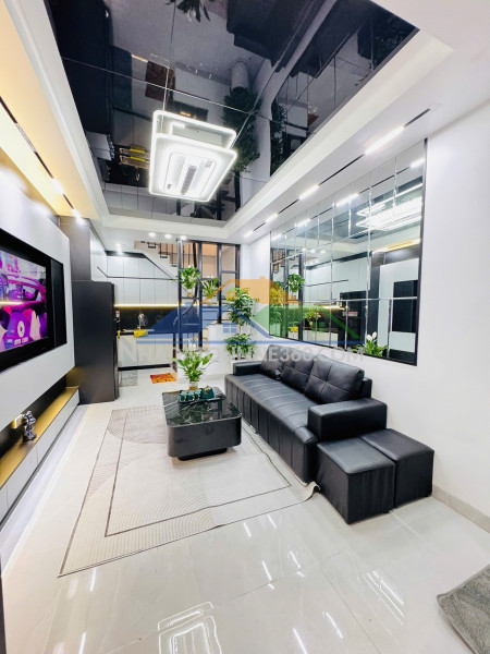 Bán nhà đặng tiến đông 22/26m2.  5 tầng. mặt tiền 3.2m. giá 8.6 tỷ đống đa hà nội