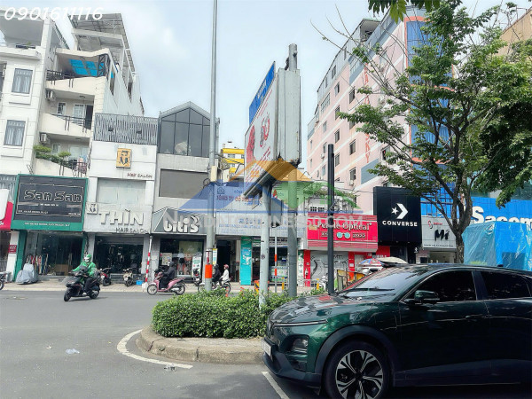 Chủ nhà biệt thự trần hưng đạo & trần khắc chân, quận 1 cần bán - vị trí căn góc 2 mặt tiền siêu hiếm - dt 12m*5m * liên hệ giang giang: 093.86.76.685