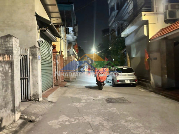 Bán nhà 3 tầng khu vực trung tâm thị trấn yên viên - hàng hiếm còn sót lại - cách cầu đuống 600m