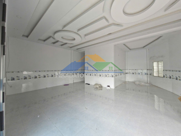 Cho thuê nhà mặt tiền dt47 dương tơ phú quốc – gần cổng chào 30/4 – mt 11m – 2pn 2wc – 12tr/th