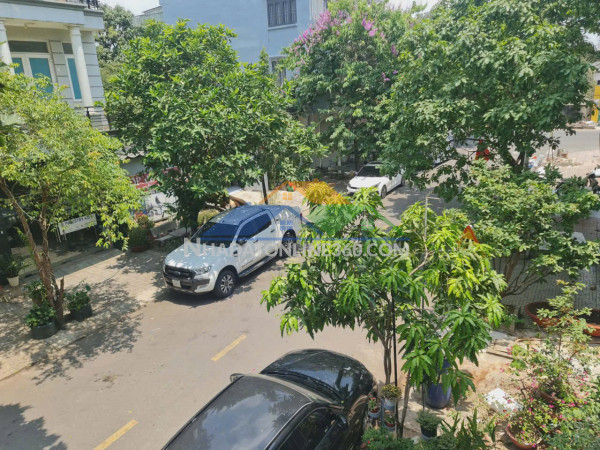 Bán nhà 4 tấng khu gs ngay go dĩ an,dòng tiền ổn định 240tr/năm