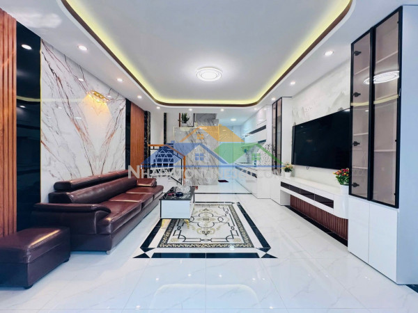 ???? ngay phạm văn đồng - 5 tầng btct - 33m2 - 5' tới sân bay - công viên gia định - sổ vuông a4 - nhĩnh 6tỷ thương lượng