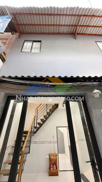 Nhà cách chỗ đậu oto vài bước chân hưng phú p10q8