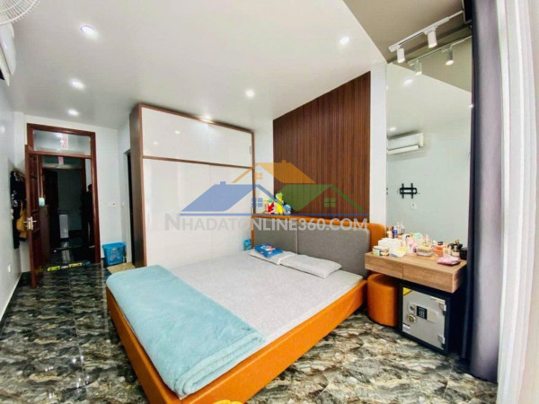 Bán nhà 3 tầng mặt đường ngô thì nhậm gần cầu công trắng, giá chỉ 46xx mà kinh doanh rất tốt