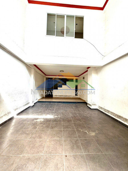 Bán chdv 5 tầng đường bình đông, p13q8. giá 8.2 tỷ tl