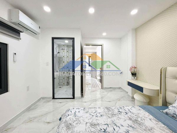 Bán nhà chính chủ - tặng full nội thất - 3pn lớn - bình thạnh - 3 tầng đúc thật - hoàn công đủ - hẻm thông - 6.3 tỷ - tl