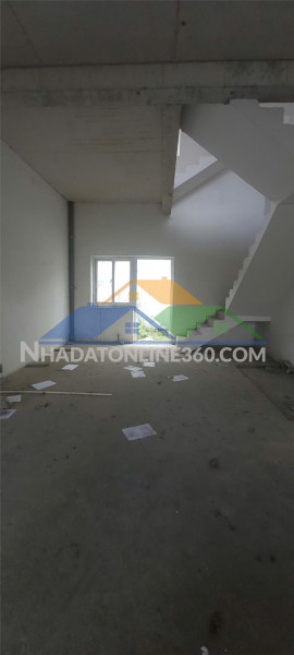 Bán nhà mega village khang điền, quận 9, dt 75m2, xây 3 tầng, hiện trạng thô, giá 8 tỷ có tl