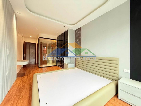 Bán nhà hoàng văn thái  38m2 - 6 tầng thang máy trung tâm thanh xuân - ô tô vào nhà - 10m ra phố - nhà siêu đẹp, hiếm