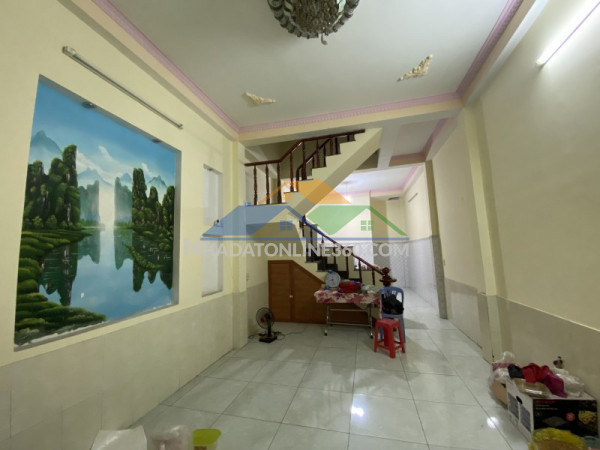 Bán nhà 1 trệt 1 lầu dĩ an,đường 2 ô tô,shr,gần vincom dĩ an