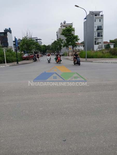 Bán nhà mặt đường cự khối hoa động – long biên – vị trí đắc địa .