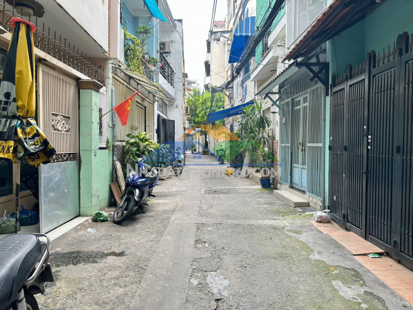 Nhỉnh 6 tỷ có ngay 40m2  đất lô góc làng văn trì, xây ccmn, nhà ở đều đẹp