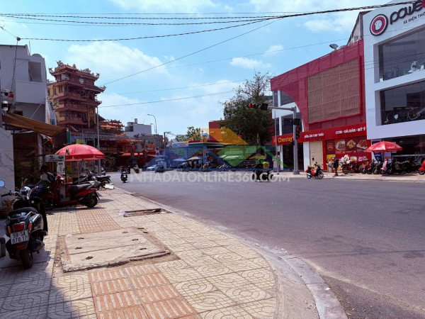 Đất bình thạnh hẻm xe hơi ngay ngã 5 bình hòa -140m2 chỉ 18ty6