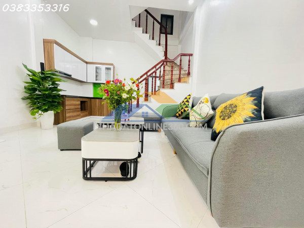 Bán nhà phúc lợi ------- ngõ to như phố -------- mt 4m 5 tầng ------------ hơn 5tỷ