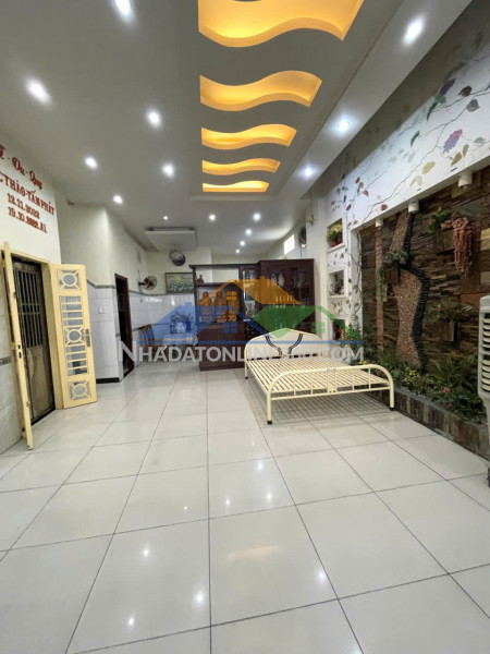 Bom tấn giảm 500tr gấp bán tòa nhà ngay chợ bình thành 164m2-4 tầng thang máy 14 tỷ 5