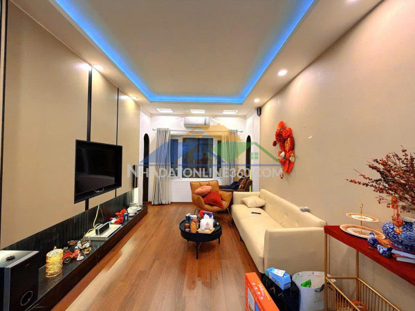 Cực hiếm văn cao ba đình 30m 5 tầng mặt tiền 3,3m 7,5 tỷ