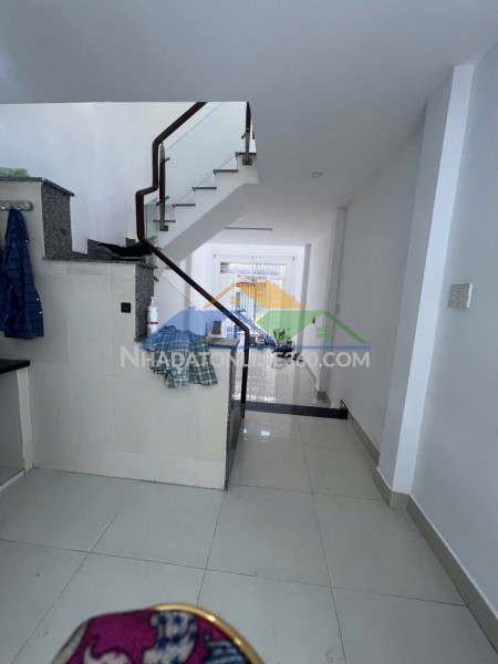 Bán gấp nhà tây thạnh tân phú gần ngay trường đại học công thương 40m2-2tầng nhỉnh 3 tỷ