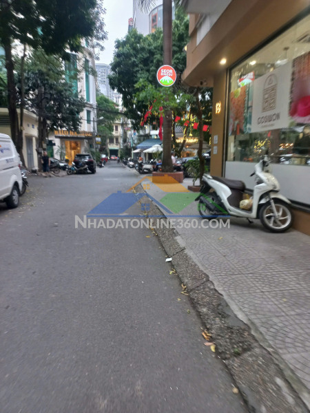 Bán nhà phân lô phố quan nhân đường ô tô giá 17,5 tỷ