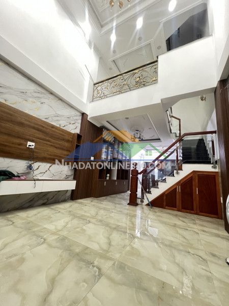 Bán nhà 4 tầng mặt phố đường số 5 linh xuân thủ đức - view phạm văn đồng - 10.2 tỷ