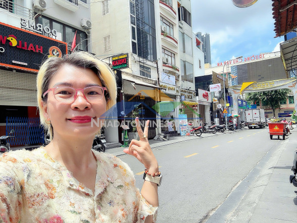 Chính chủ chưa qua đầu tư - bán nhà 2 tầng mt phố tây bùi viện, quận 1 - giá tốt nhất khu vực  chào bán * liên hệ giang giang: 093.86.76.685