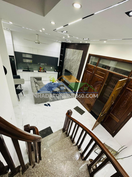 ???? bán nhà phúc lợi 5 tầng 43m – sát chợ - dân trí an ninh chỉ - 7.3 tỷ