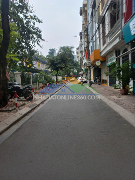 Cho thuê nhà phân lô phố đỗ quang giá 28 tr/tháng