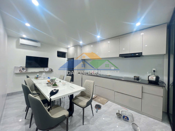 ????????nhà mặt đường vũ chí thắng - 50m 3 tầng -  gần trần nguyên hãn