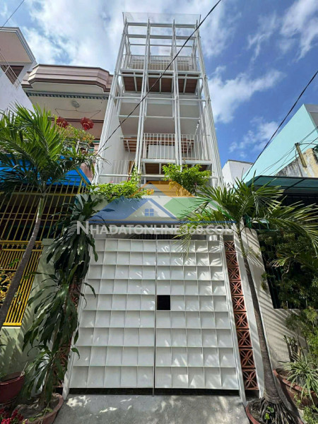 Nhà mới 3 tầng sát biển 100m – ô tô tận cửa – full nội thất – 11 tỷ